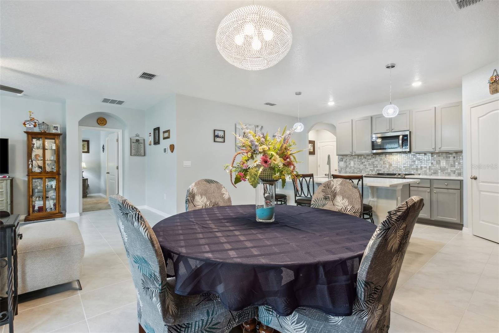 388 AMERICAN HOLLY AVE