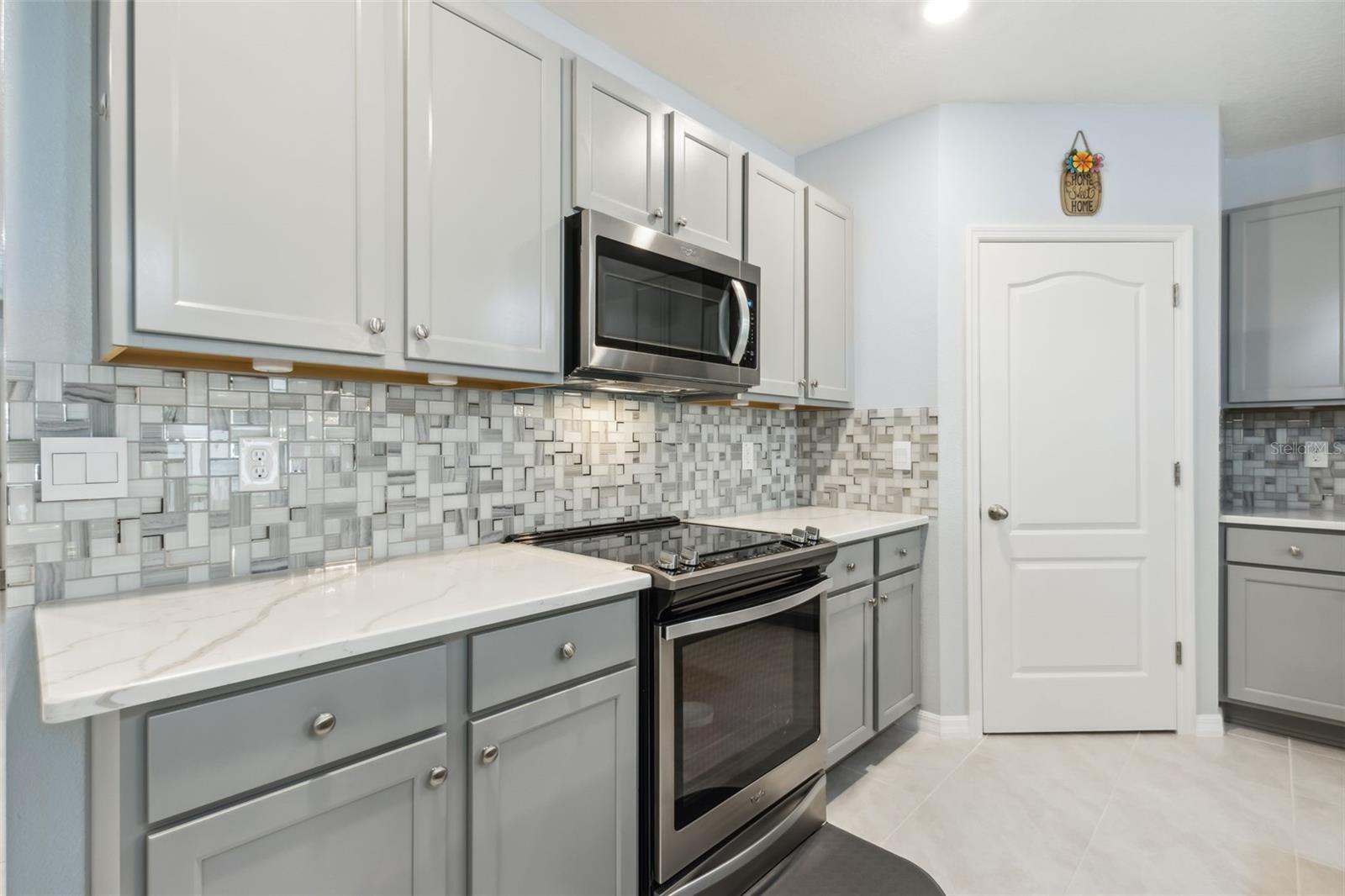 388 AMERICAN HOLLY AVE