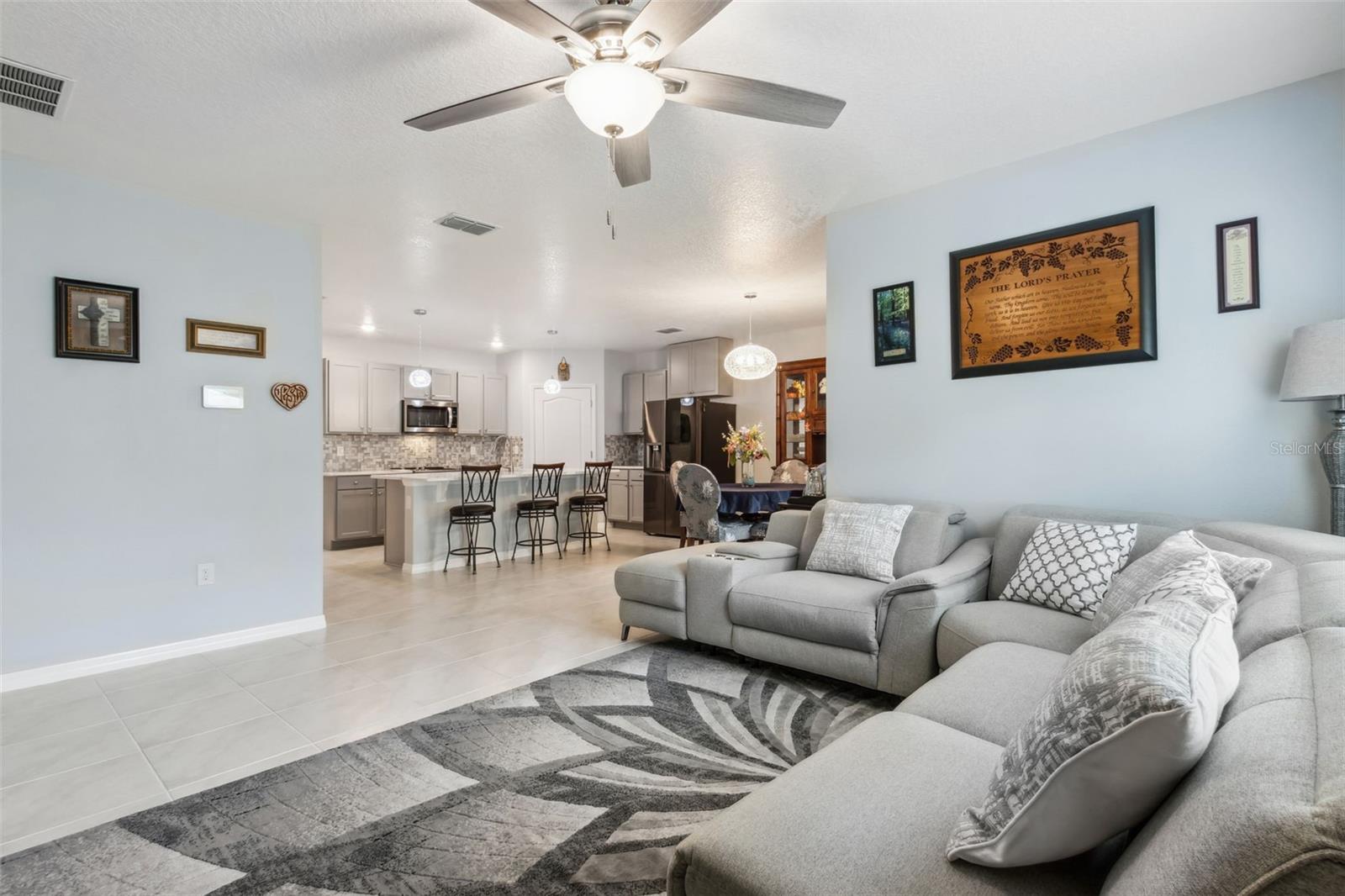 388 AMERICAN HOLLY AVE