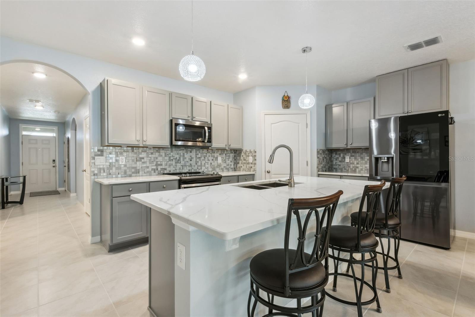 388 AMERICAN HOLLY AVE