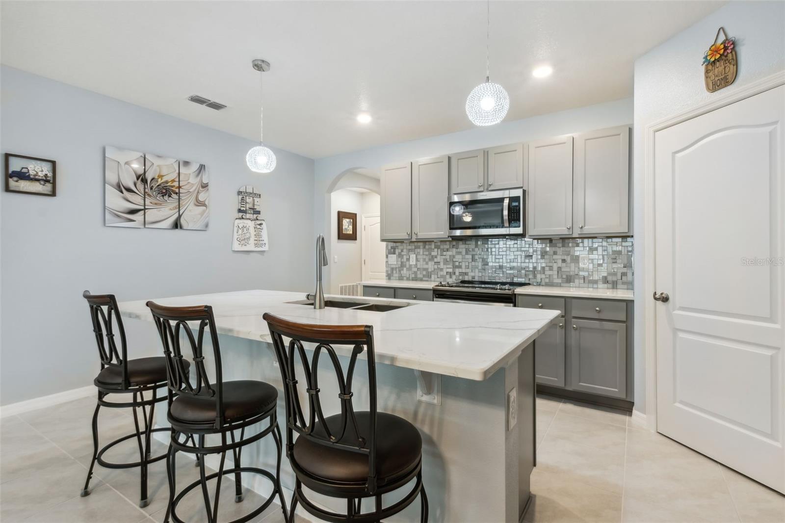 388 AMERICAN HOLLY AVE