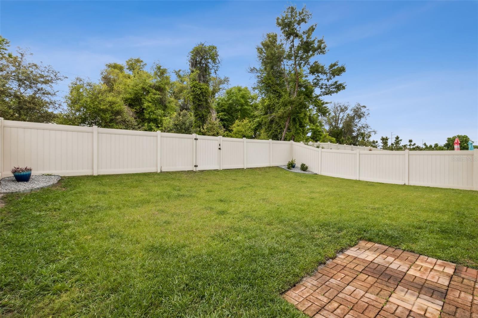 388 AMERICAN HOLLY AVE