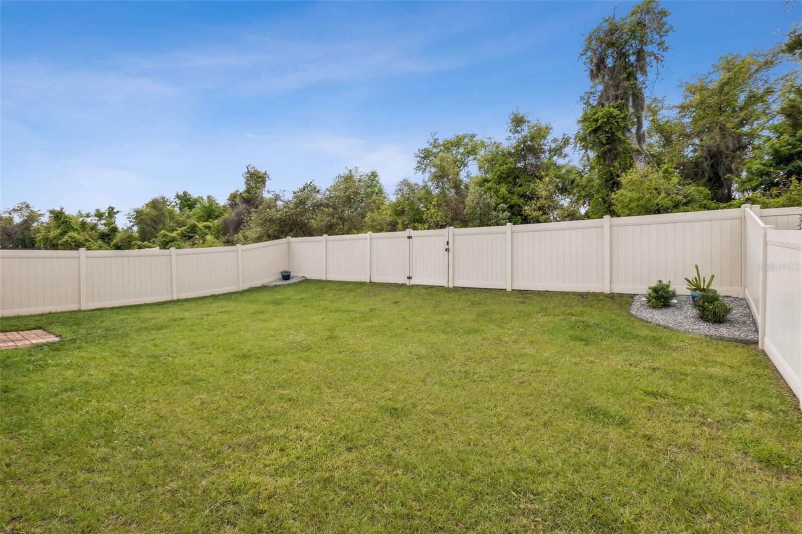 388 AMERICAN HOLLY AVE