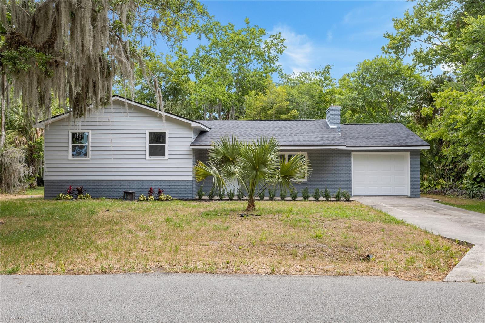 1863 QUEEN PALM DR