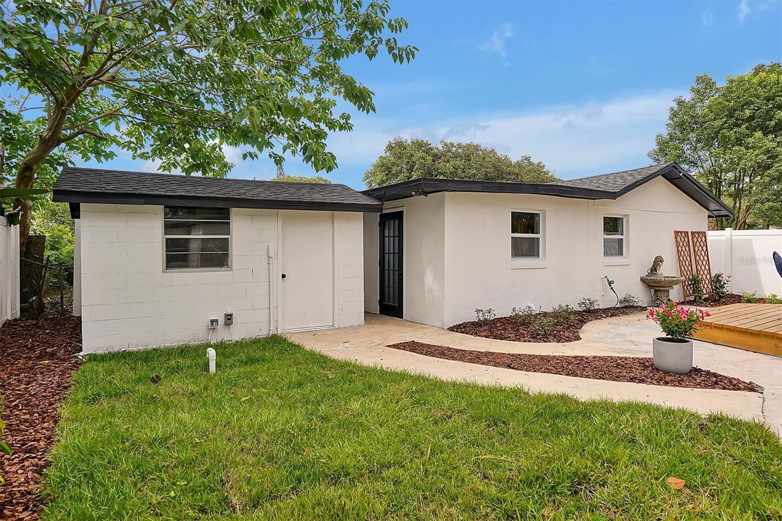 1711 WHITE AVE