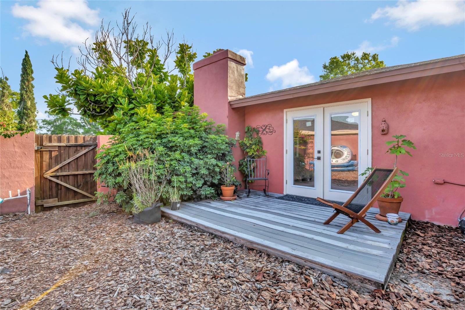 260 RIPPLING LN