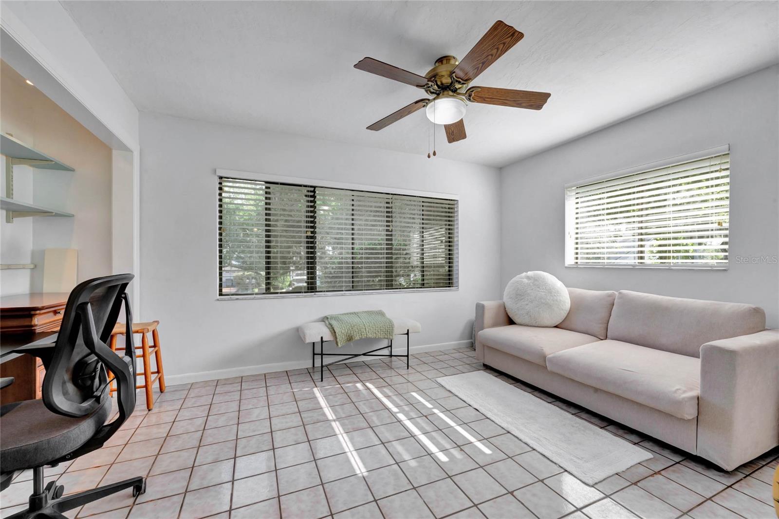 260 RIPPLING LN