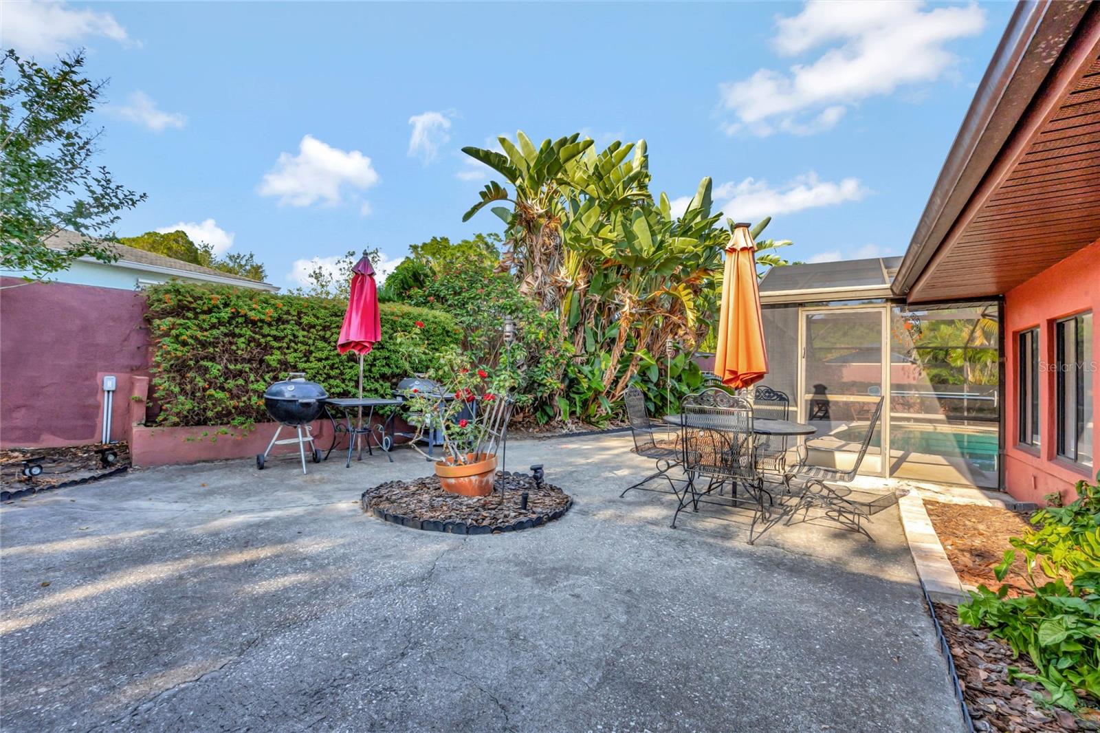 260 RIPPLING LN