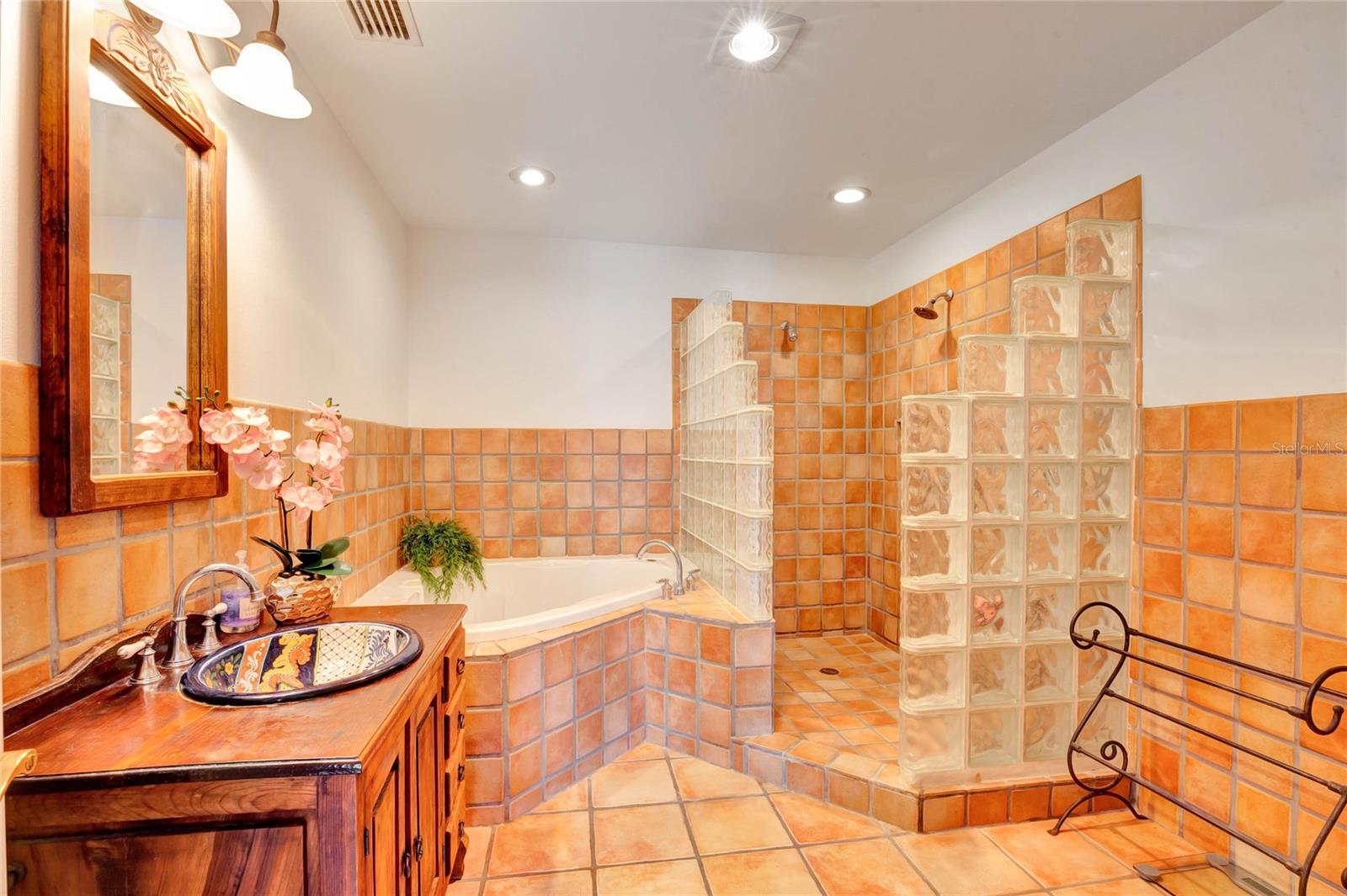 260 RIPPLING LN