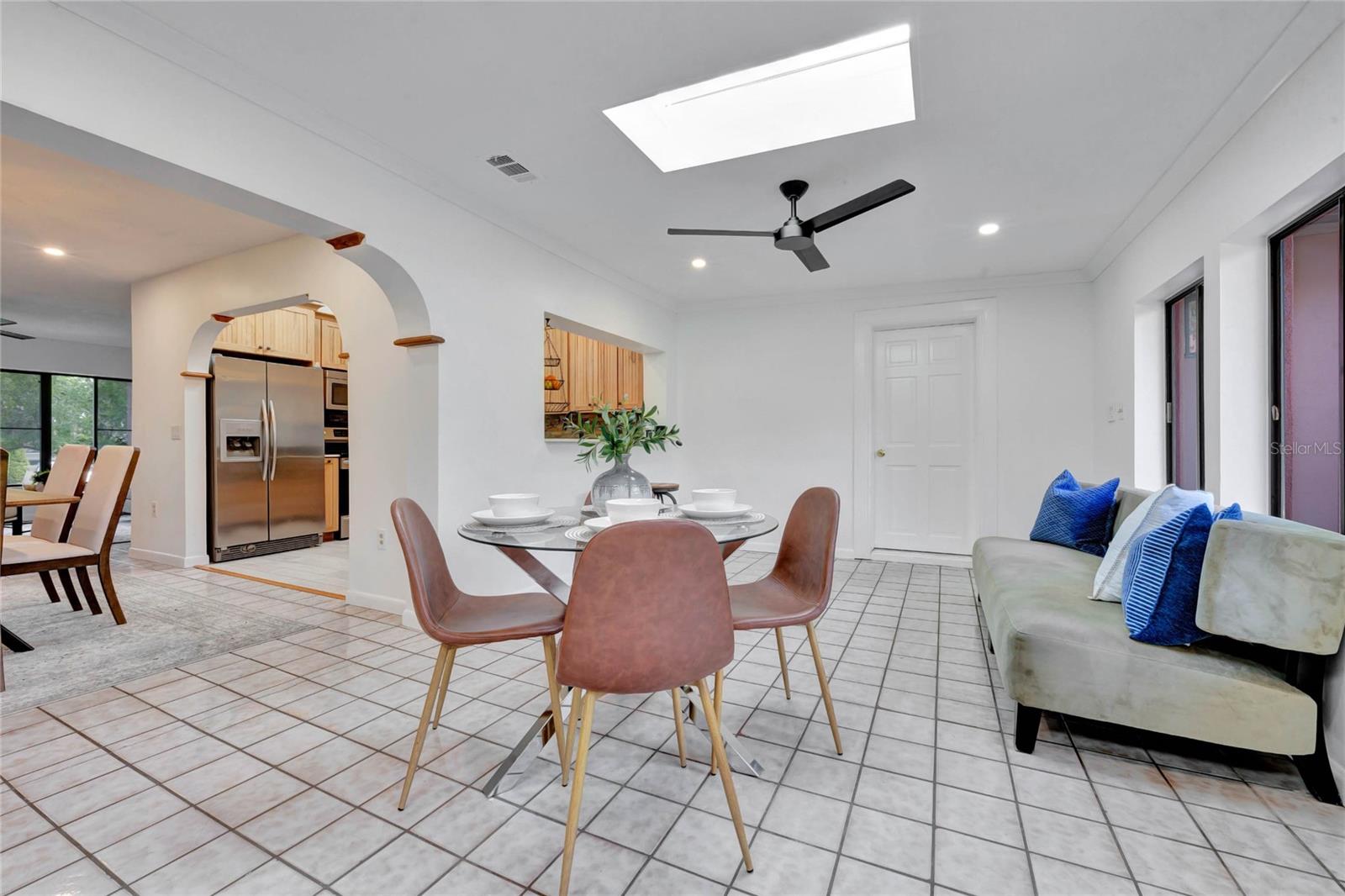 260 RIPPLING LN