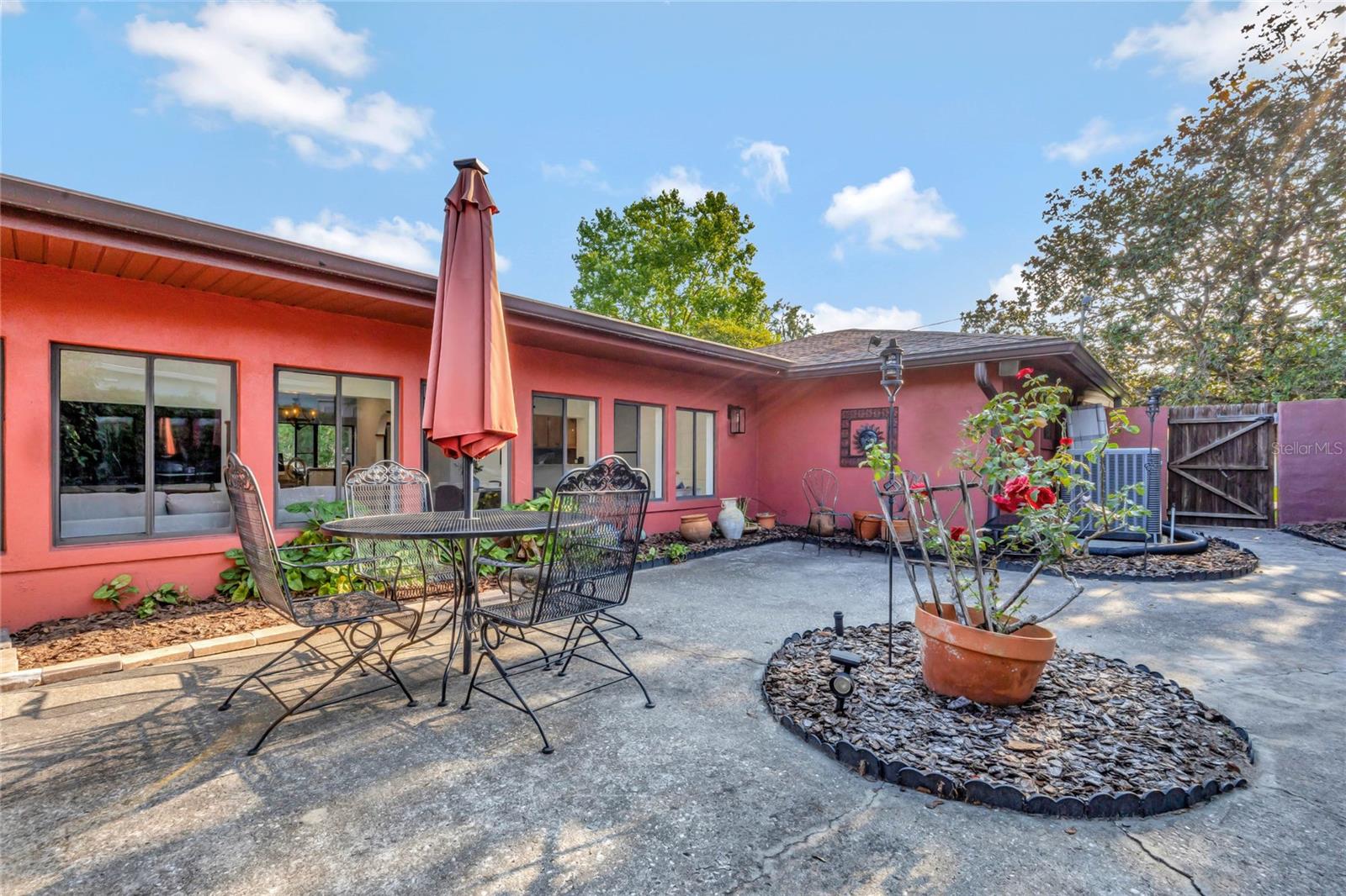 260 RIPPLING LN