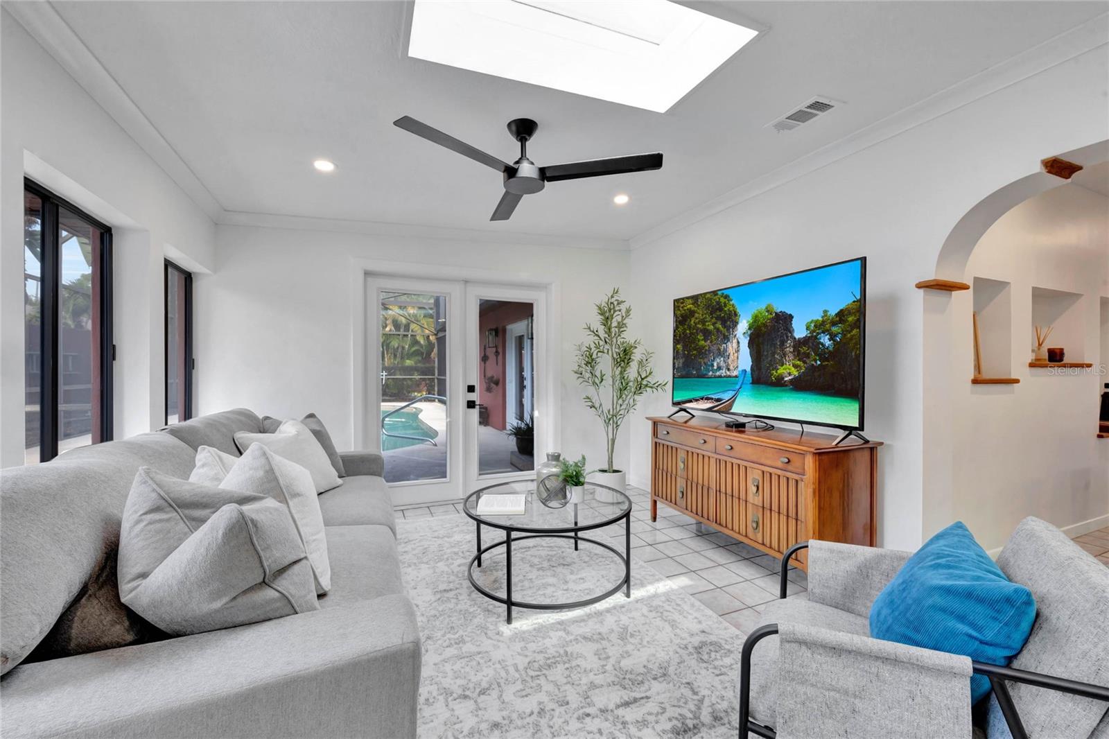 260 RIPPLING LN