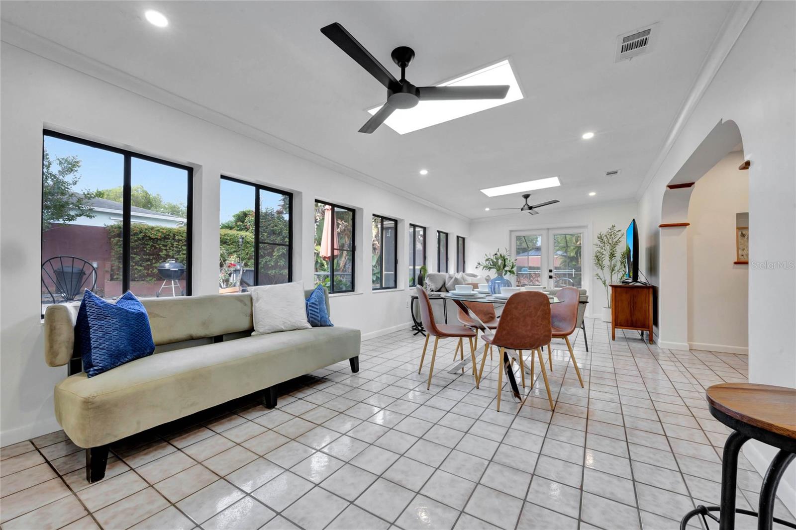 260 RIPPLING LN