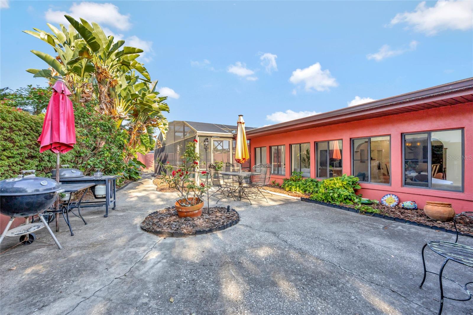 260 RIPPLING LN
