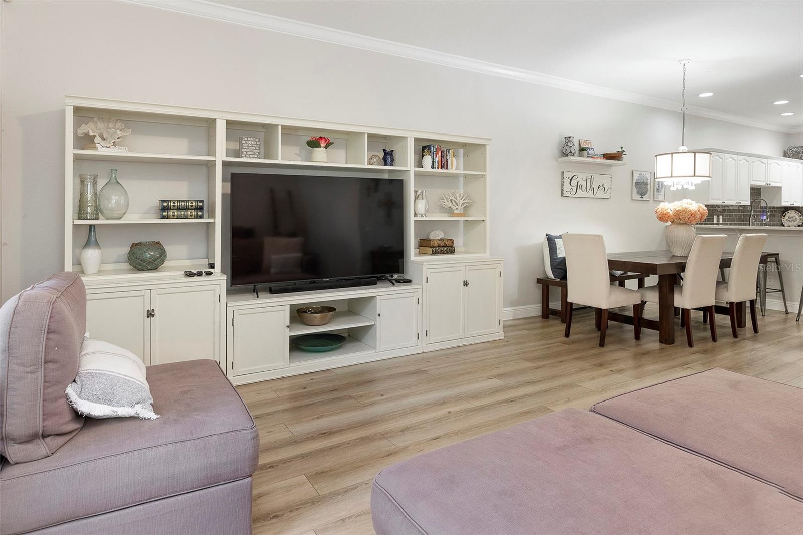 285 VALENCIA CIR