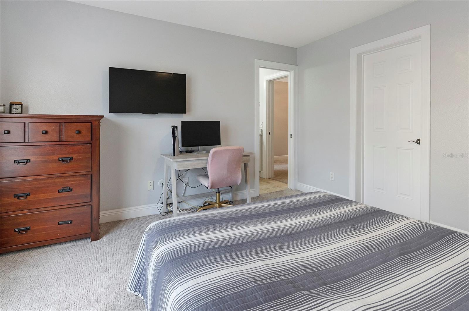 285 VALENCIA CIR