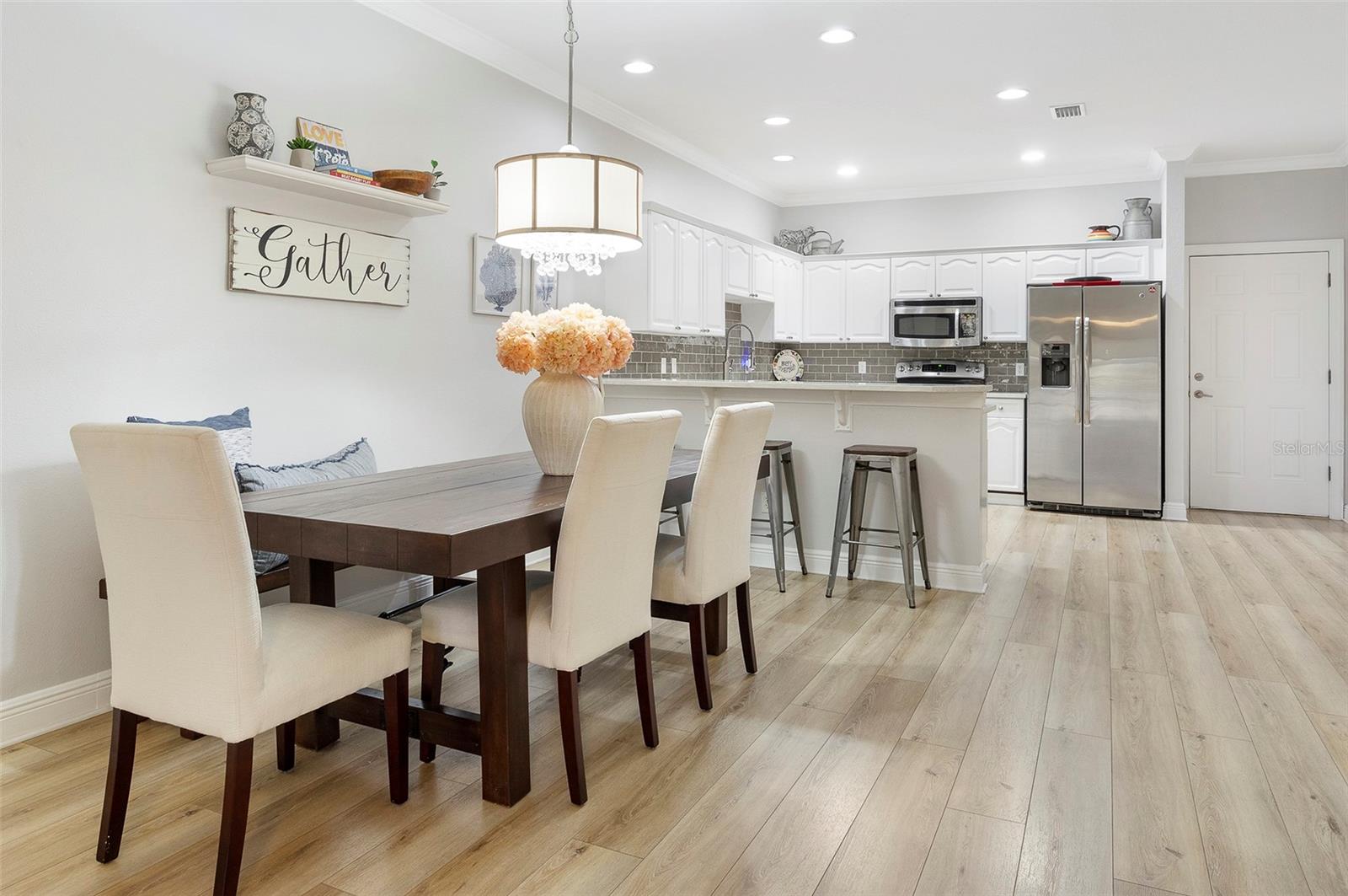285 VALENCIA CIR