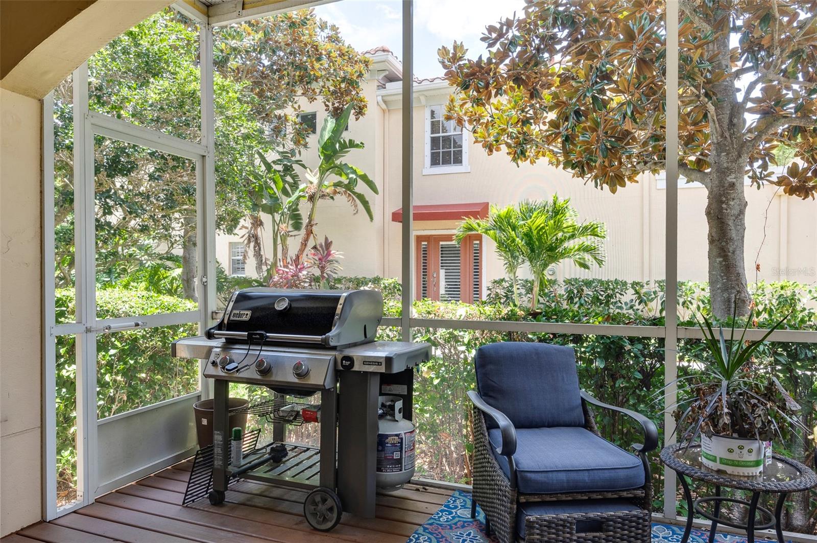 285 VALENCIA CIR