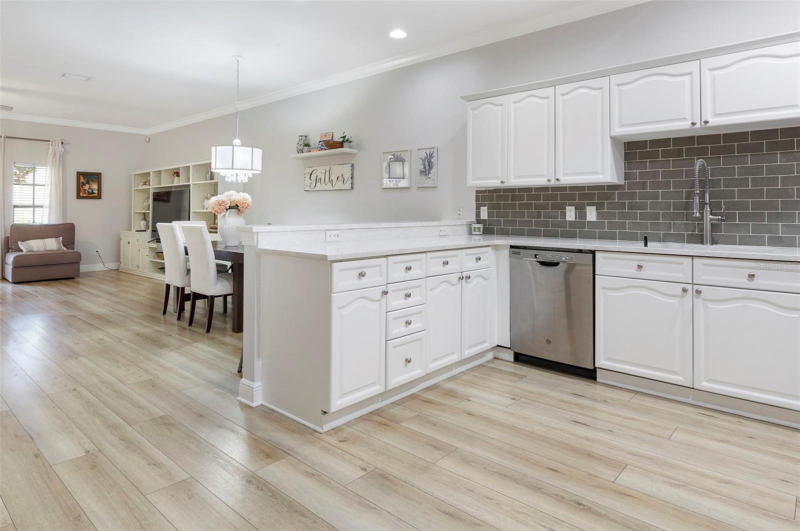 285 VALENCIA CIR
