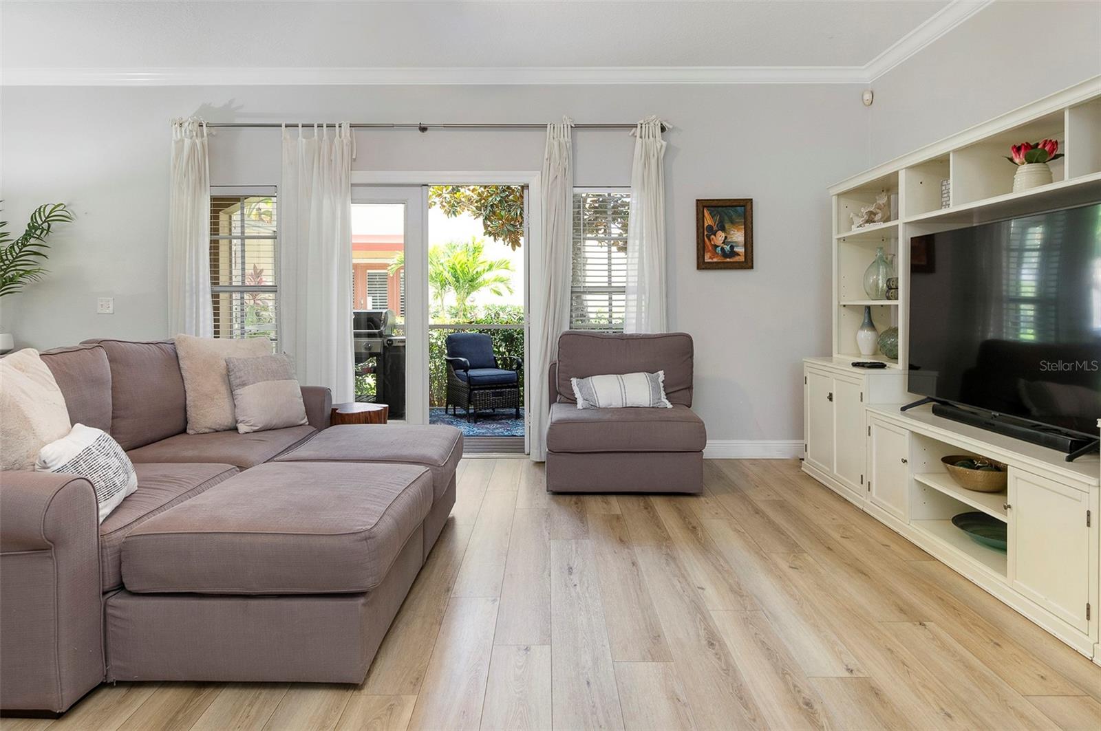 285 VALENCIA CIR