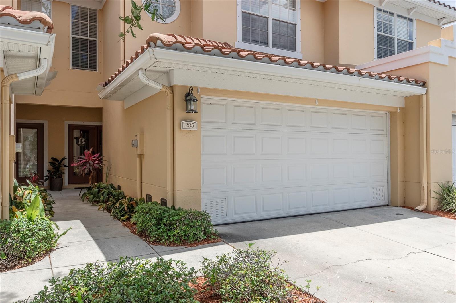 285 VALENCIA CIR