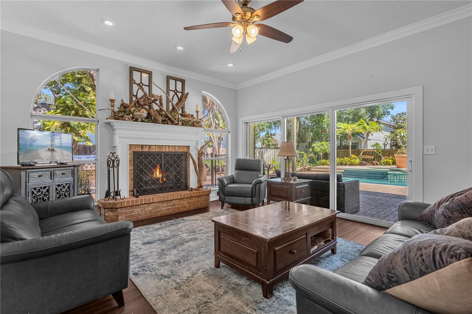 5231 SECLUDED OAKS DR