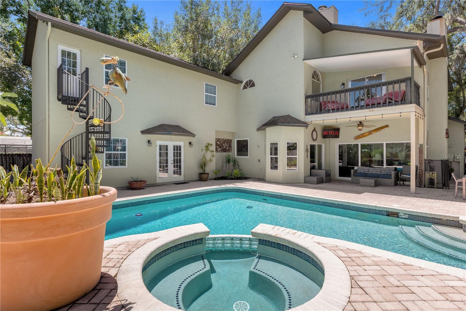 5231 SECLUDED OAKS DR