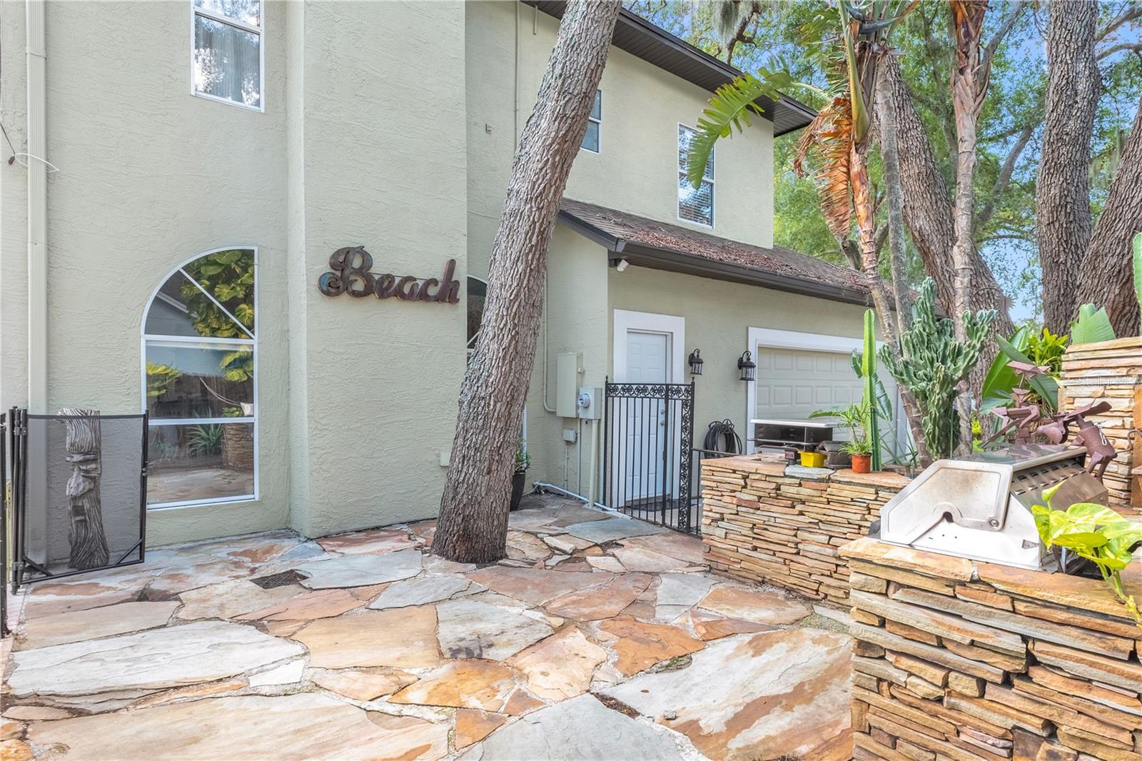 5231 SECLUDED OAKS DR