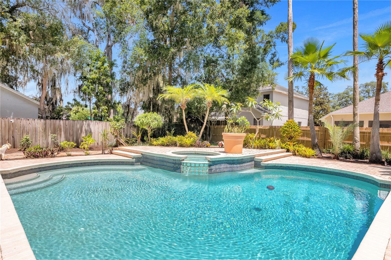 5231 SECLUDED OAKS DR