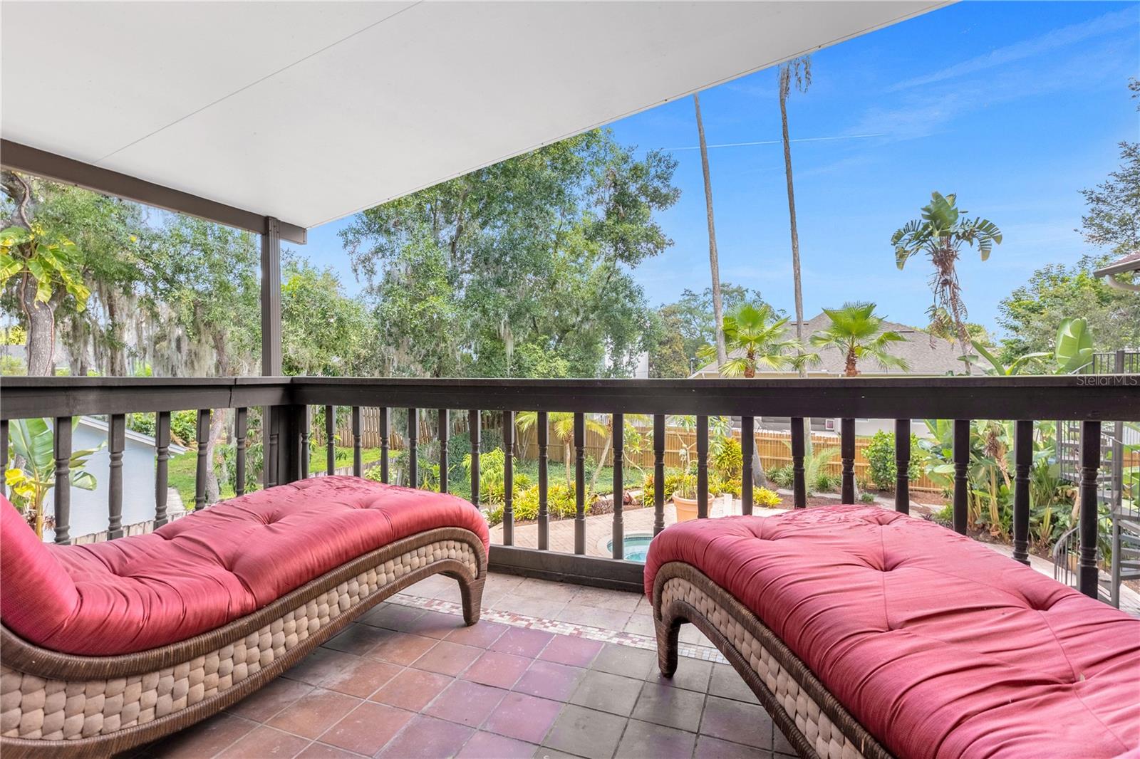 5231 SECLUDED OAKS DR