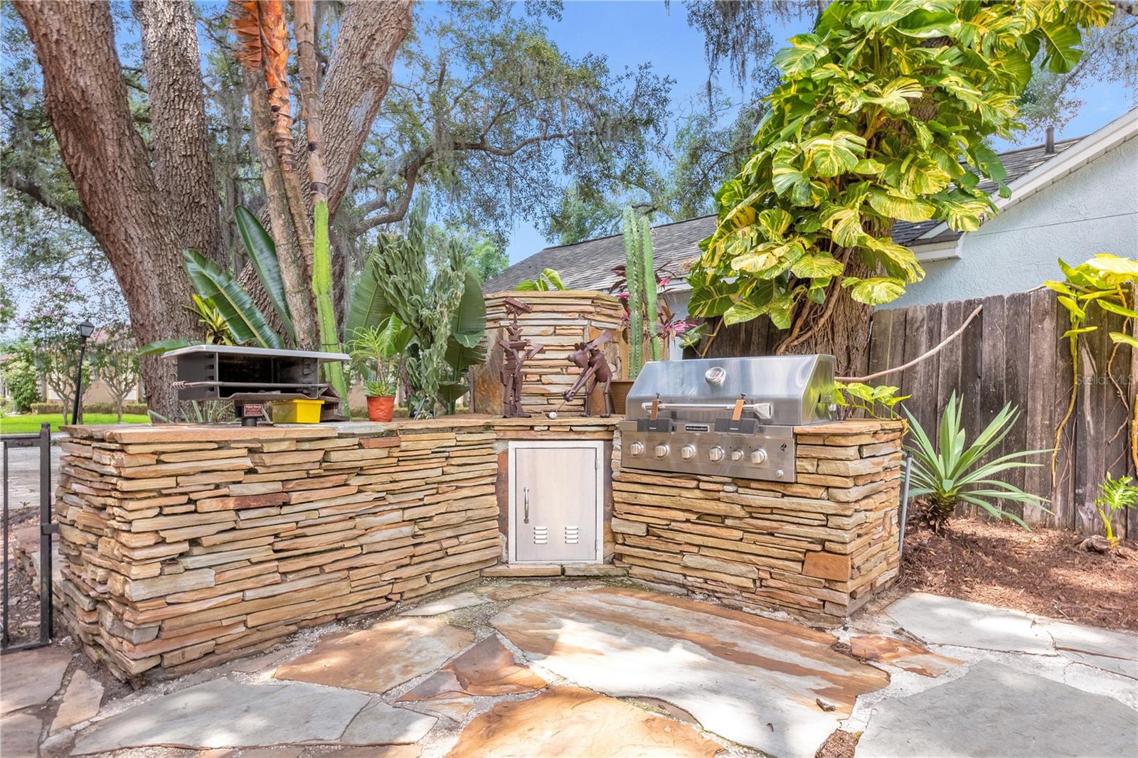 5231 SECLUDED OAKS DR