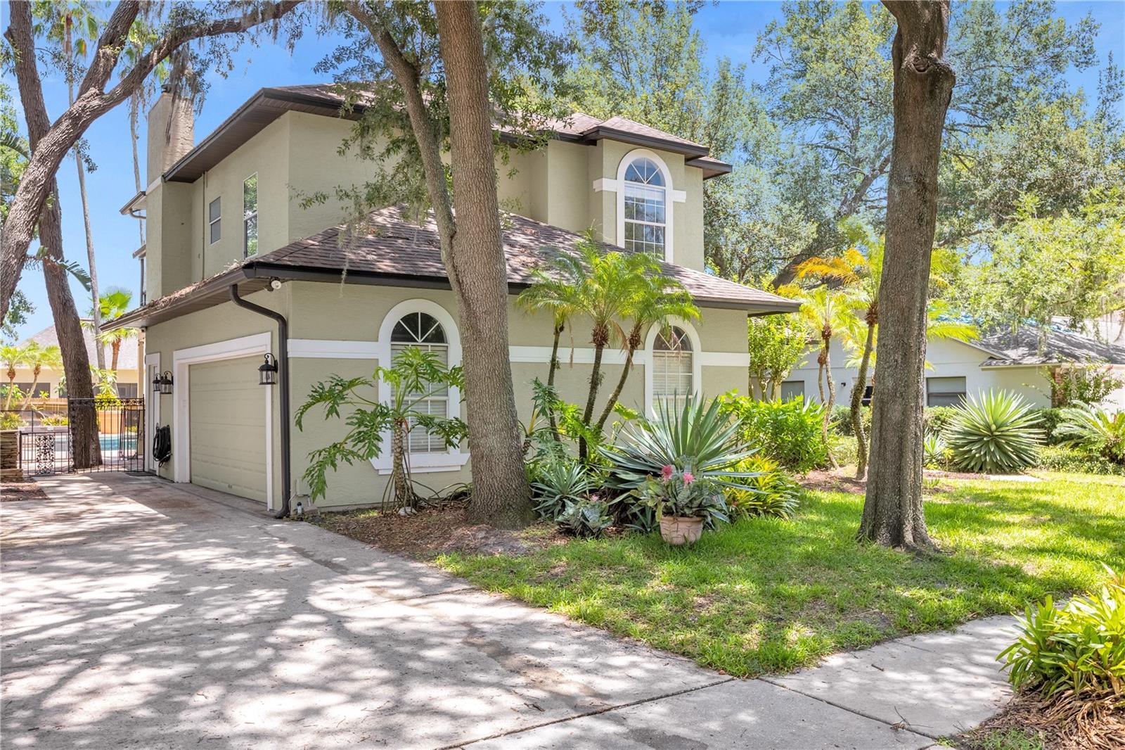 5231 SECLUDED OAKS DR