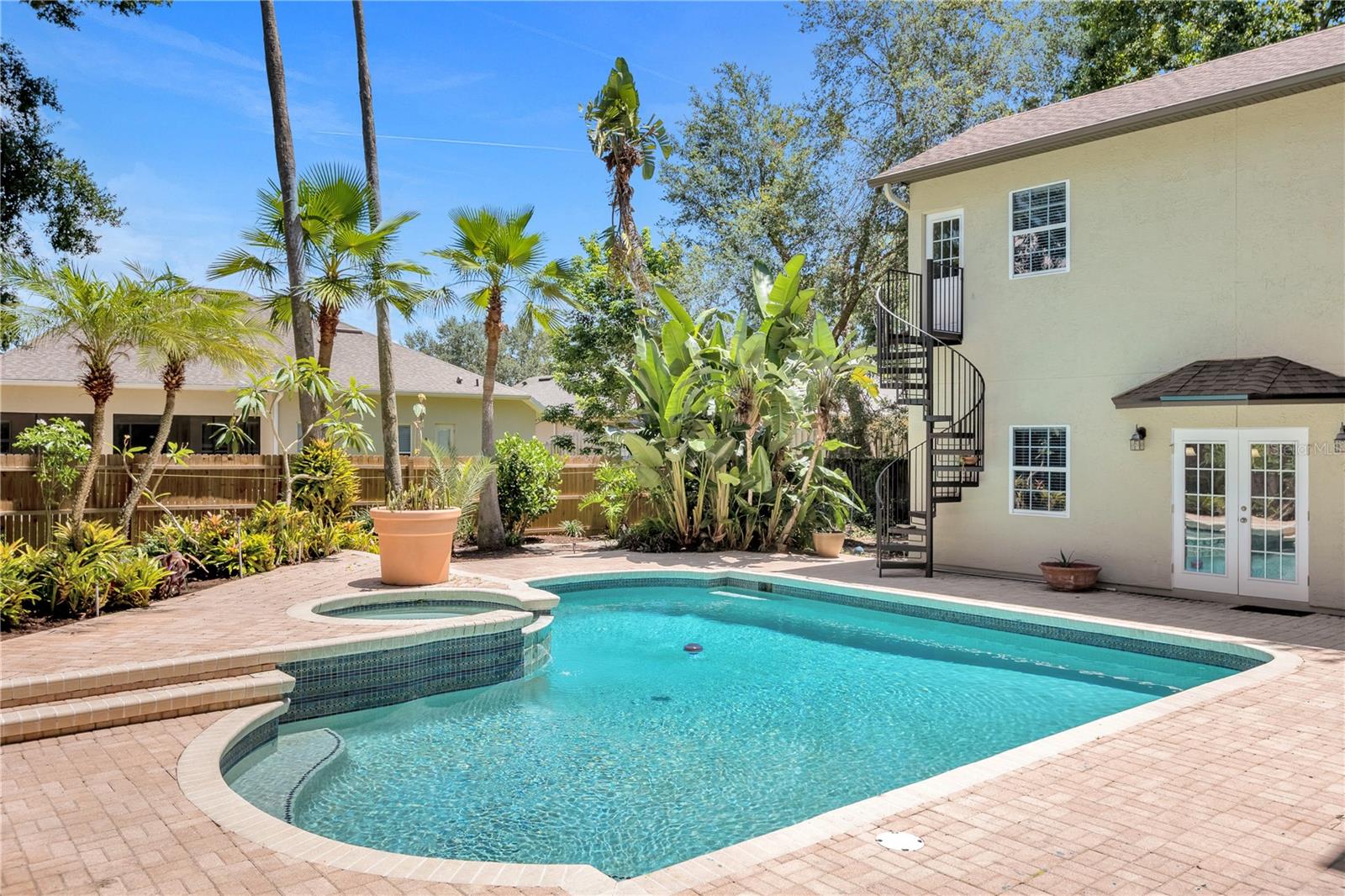 5231 SECLUDED OAKS DR