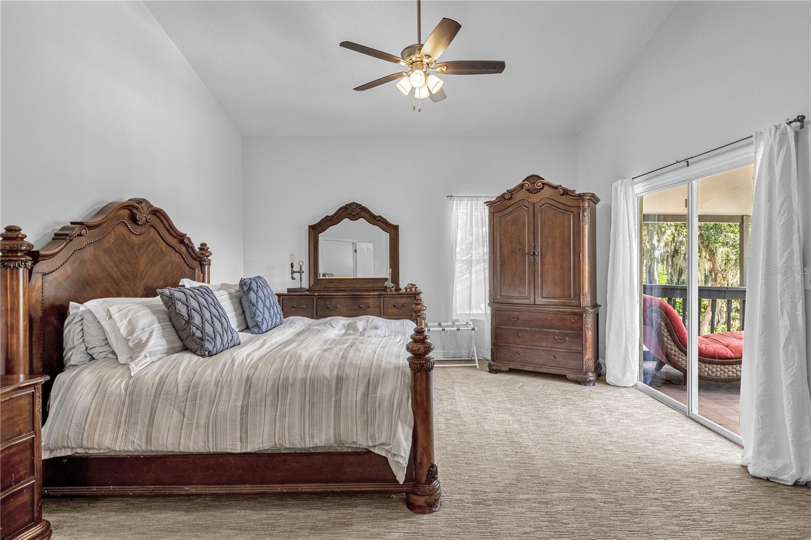 5231 SECLUDED OAKS DR