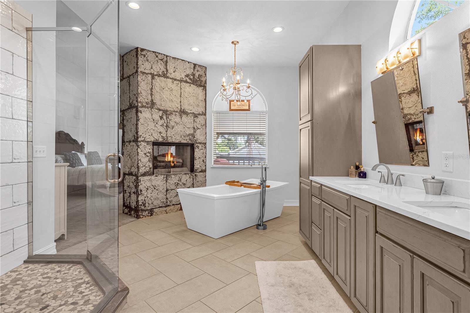 5231 SECLUDED OAKS DR