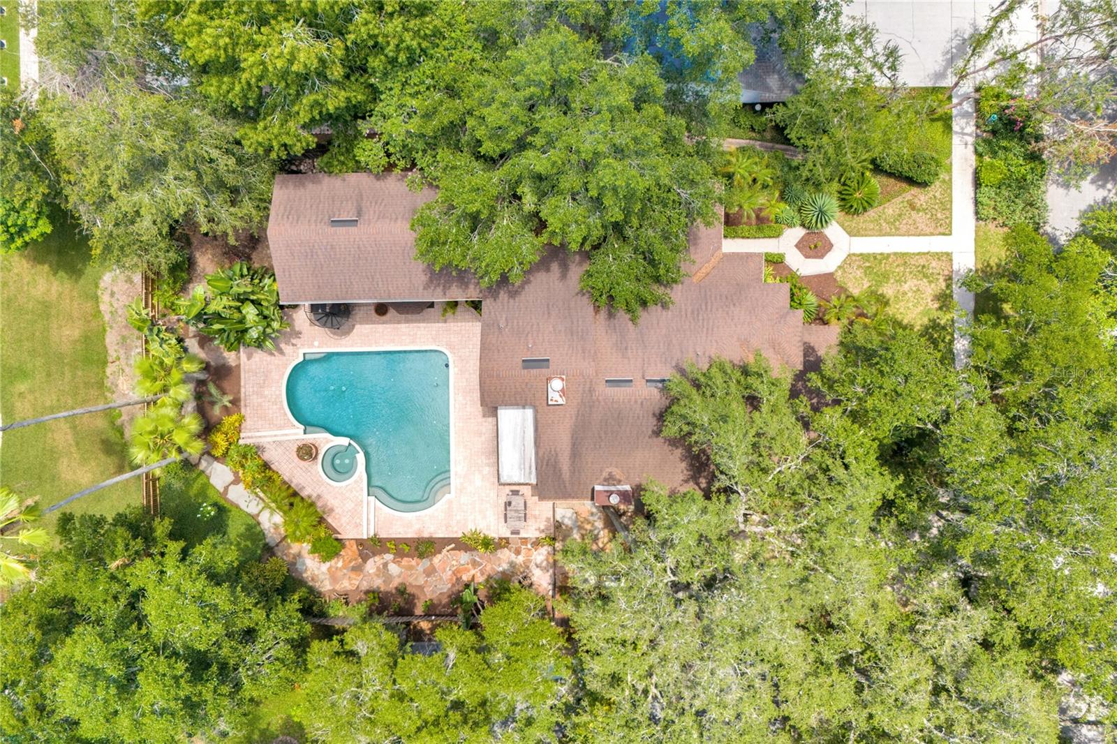 5231 SECLUDED OAKS DR