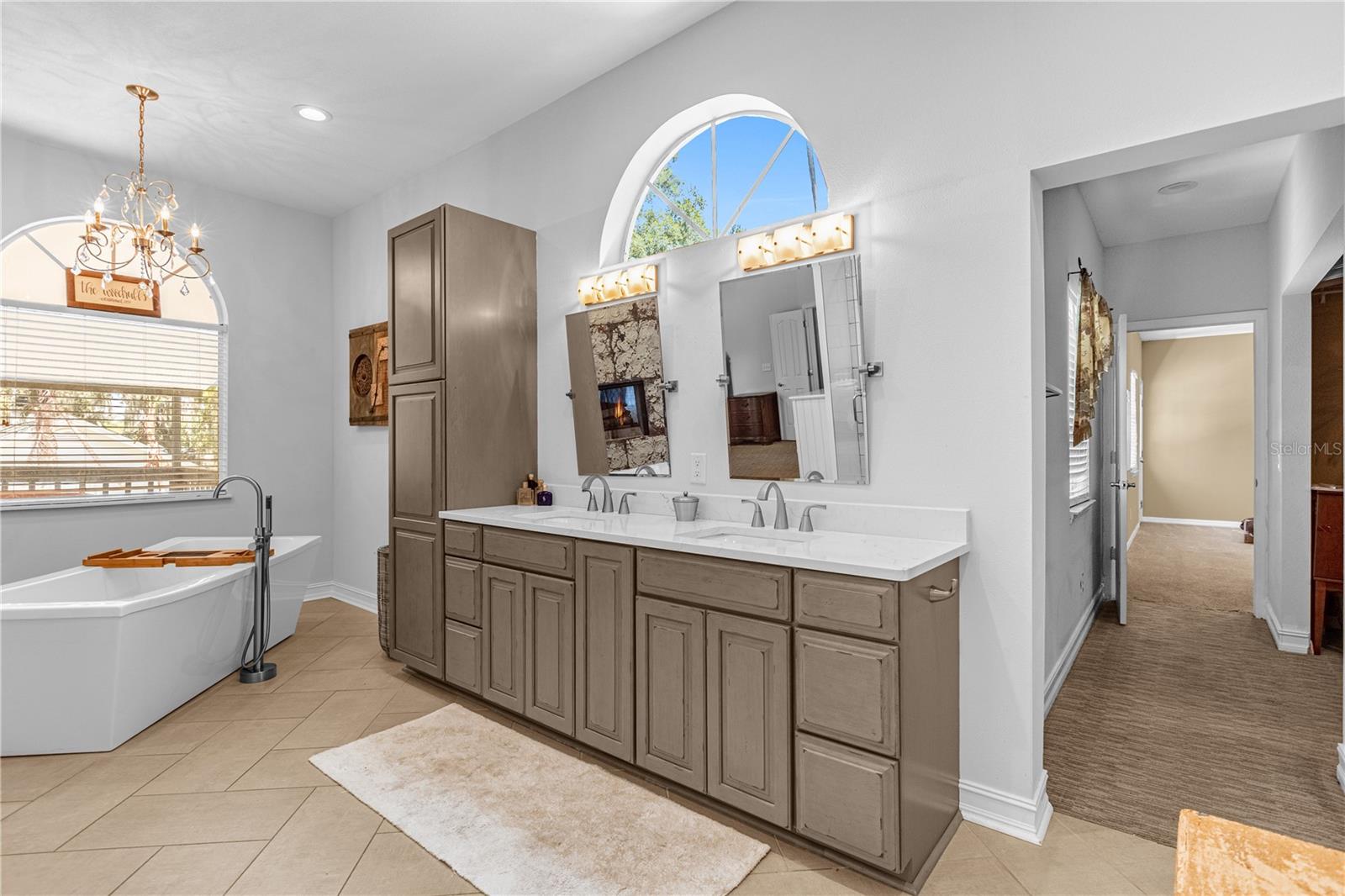 5231 SECLUDED OAKS DR