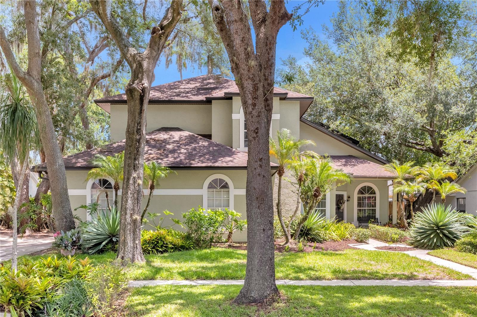 5231 SECLUDED OAKS DR