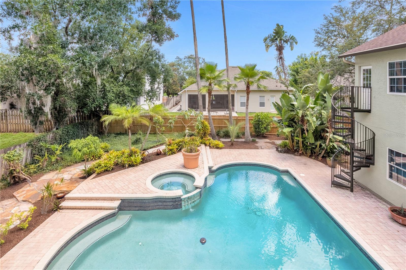5231 SECLUDED OAKS DR