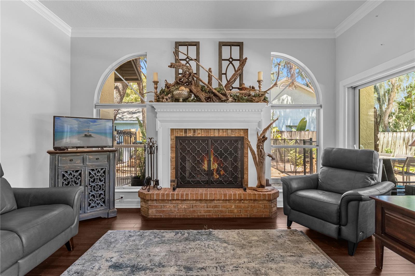5231 SECLUDED OAKS DR