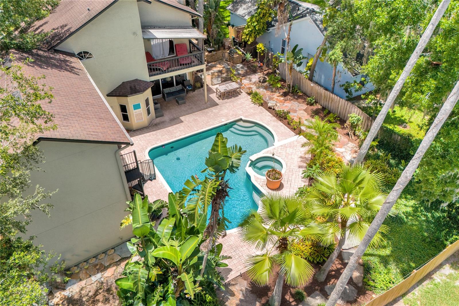 5231 SECLUDED OAKS DR