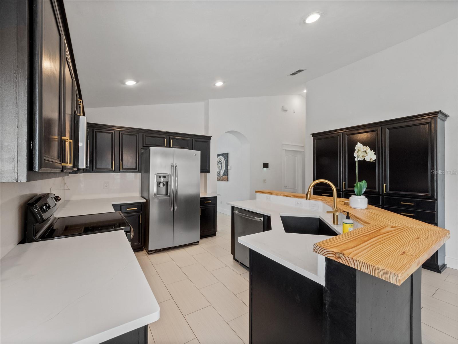 9469 SOUTHERN GARDEN CIR