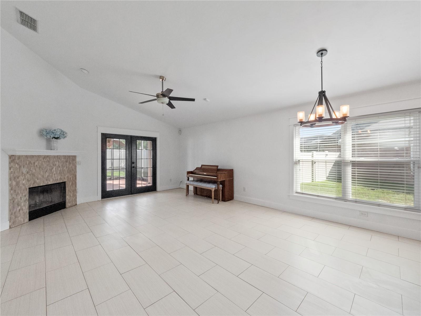 9469 SOUTHERN GARDEN CIR