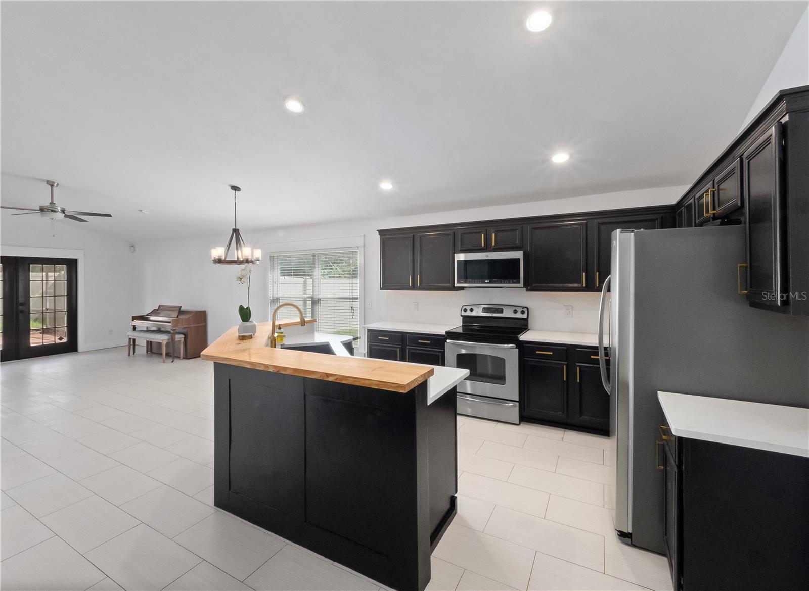 9469 SOUTHERN GARDEN CIR