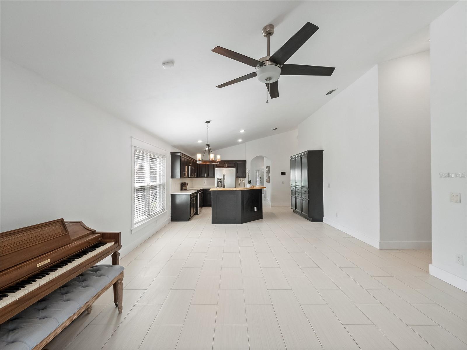 9469 SOUTHERN GARDEN CIR