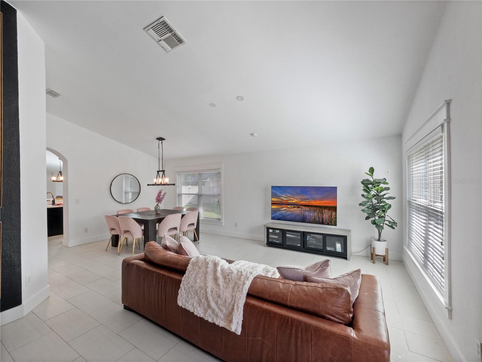 9469 SOUTHERN GARDEN CIR