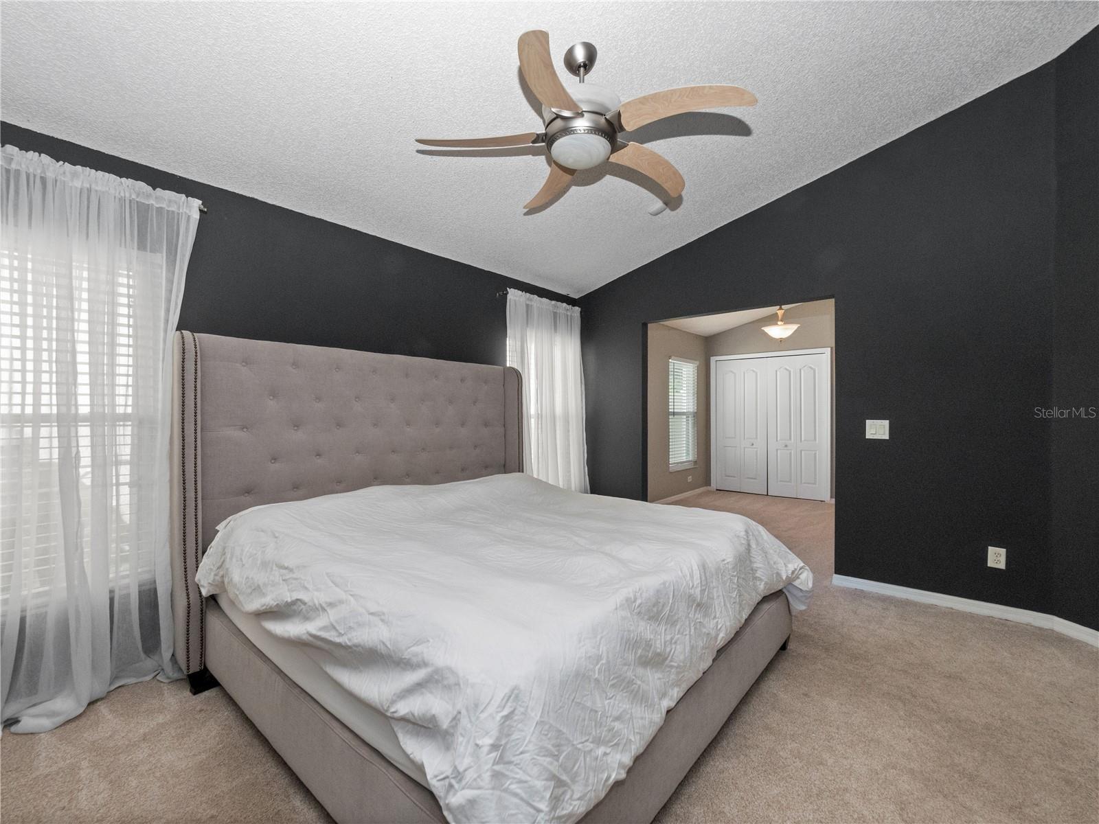 9469 SOUTHERN GARDEN CIR