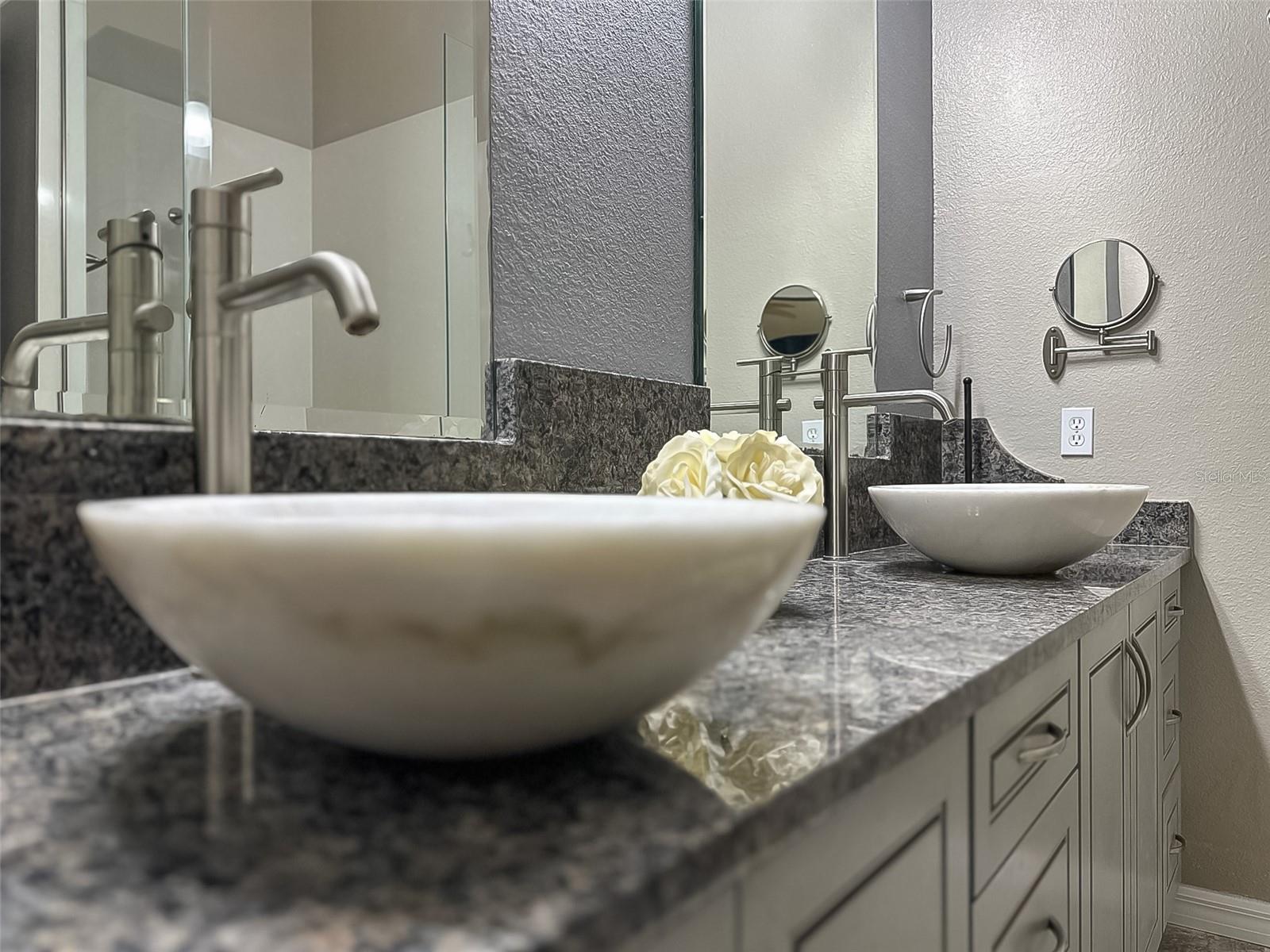 9469 SOUTHERN GARDEN CIR