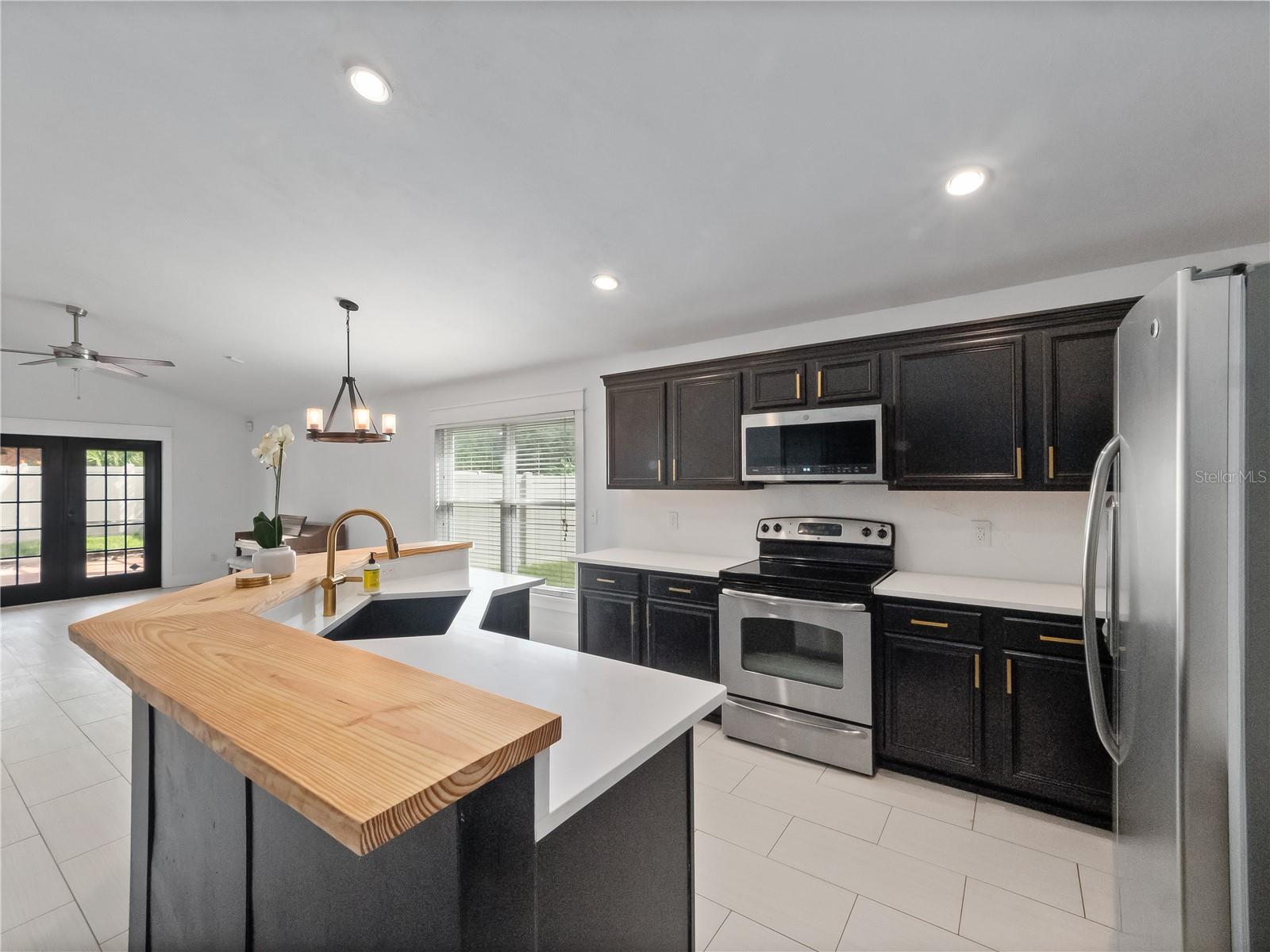 9469 SOUTHERN GARDEN CIR