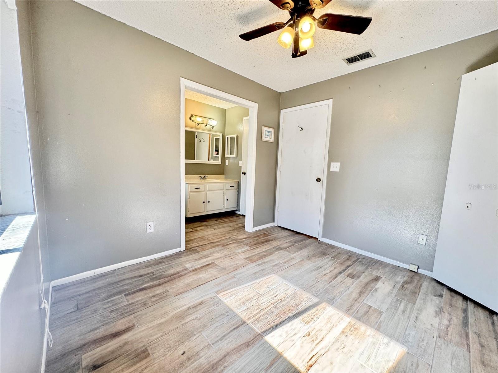 1045 SUGARBERRY TRL